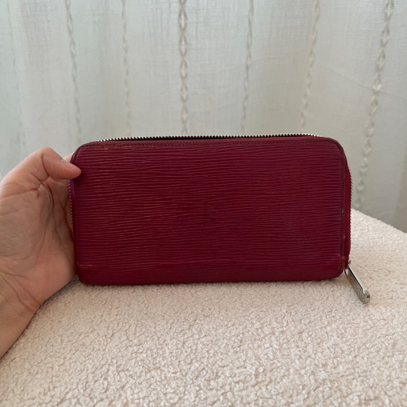LOUIS VUITTON Epi Leather Continental Wallet Fuschia - Picture 1 of 16